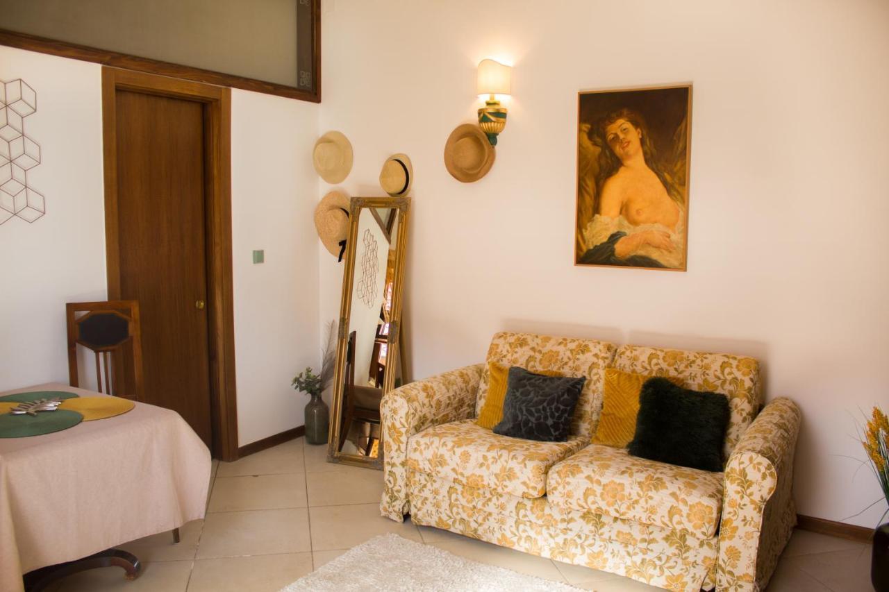 9 Stylish Suite In Unirii Square ทิมิชัวรา ภายนอก รูปภาพ